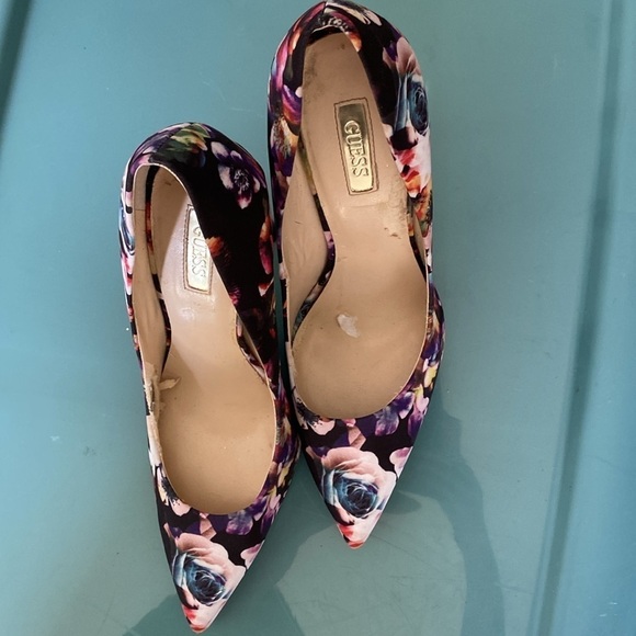 Guess Shoes - Picture 5 of 5